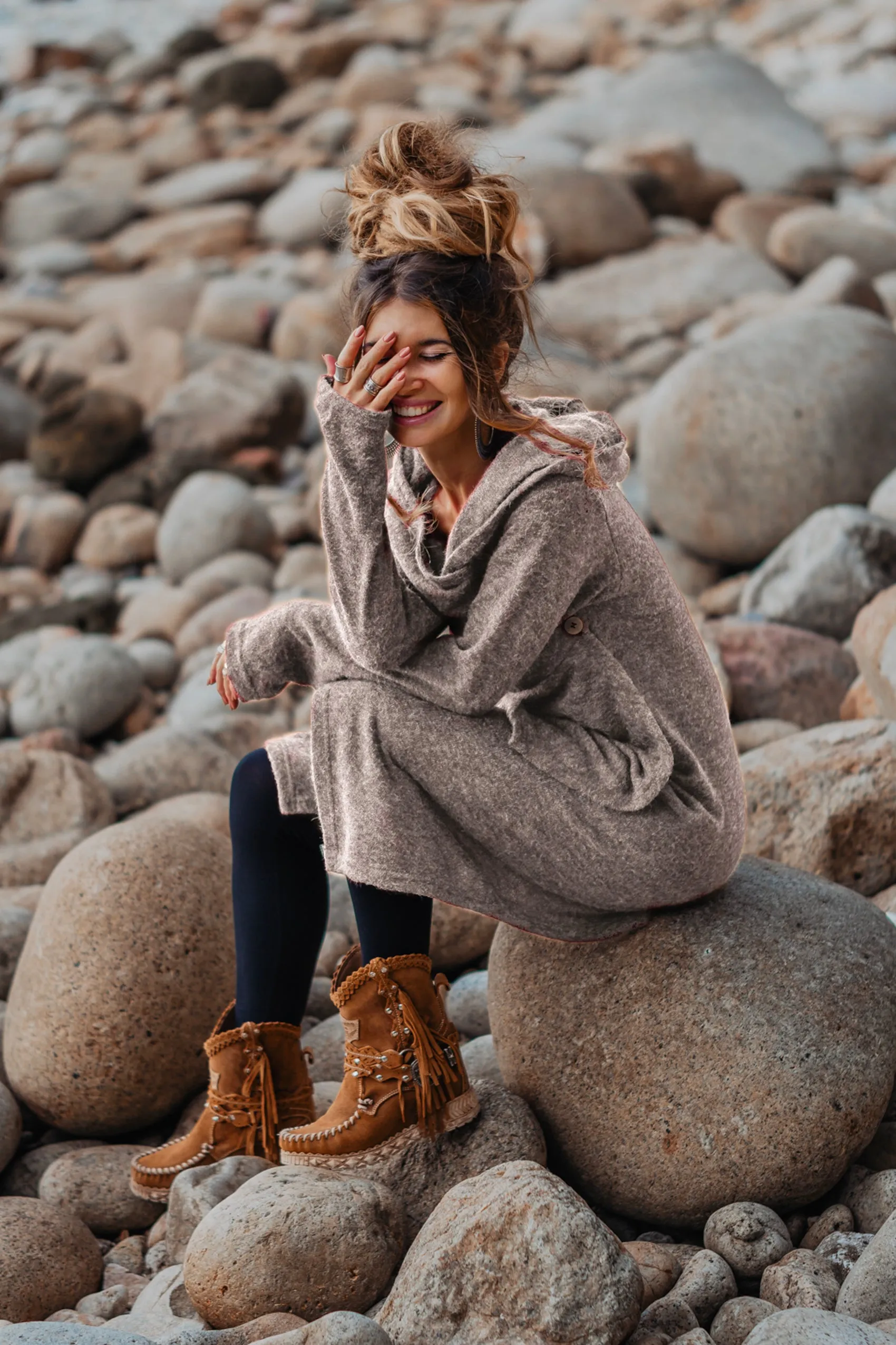 Hooded Sweater Amita Beige